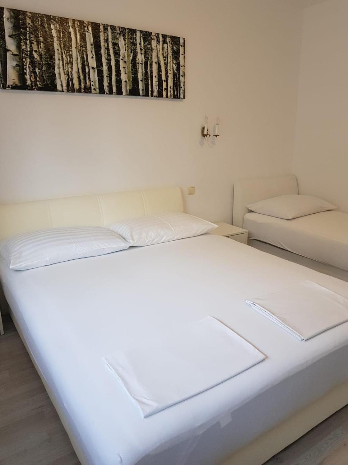 Apartmani Jureta 오크루그고른지 외부 사진