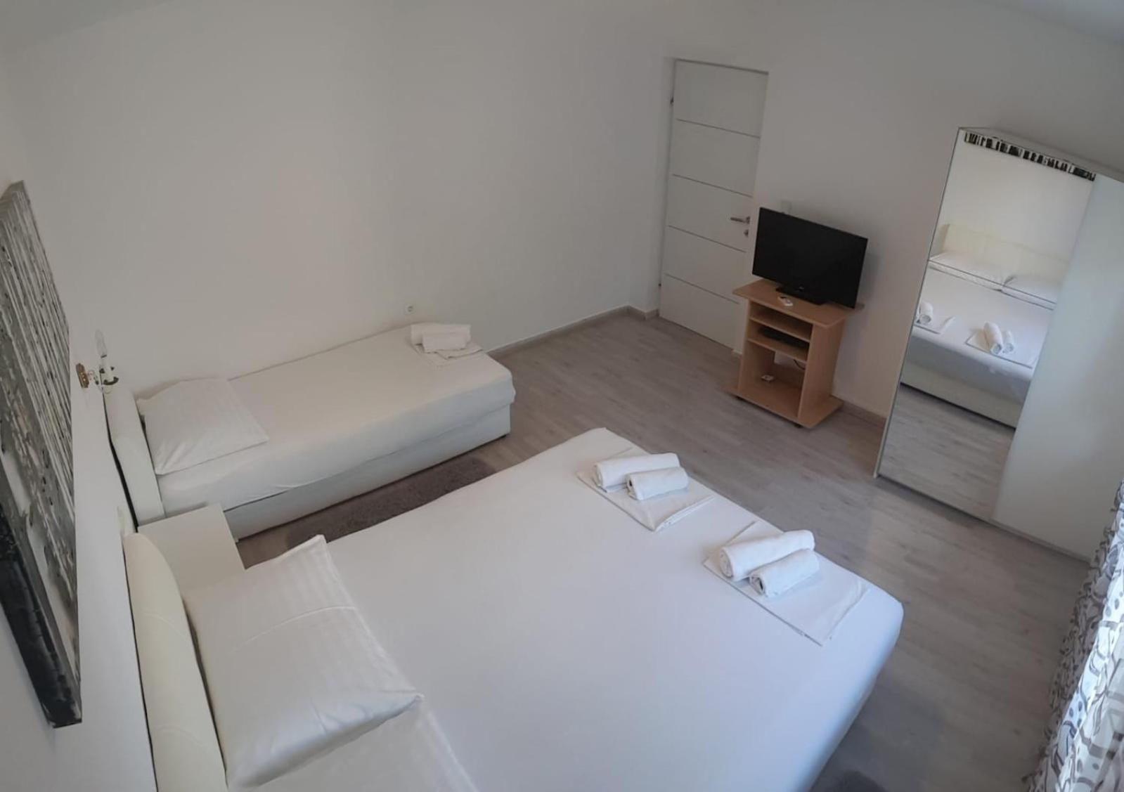 Apartmani Jureta 오크루그고른지 외부 사진