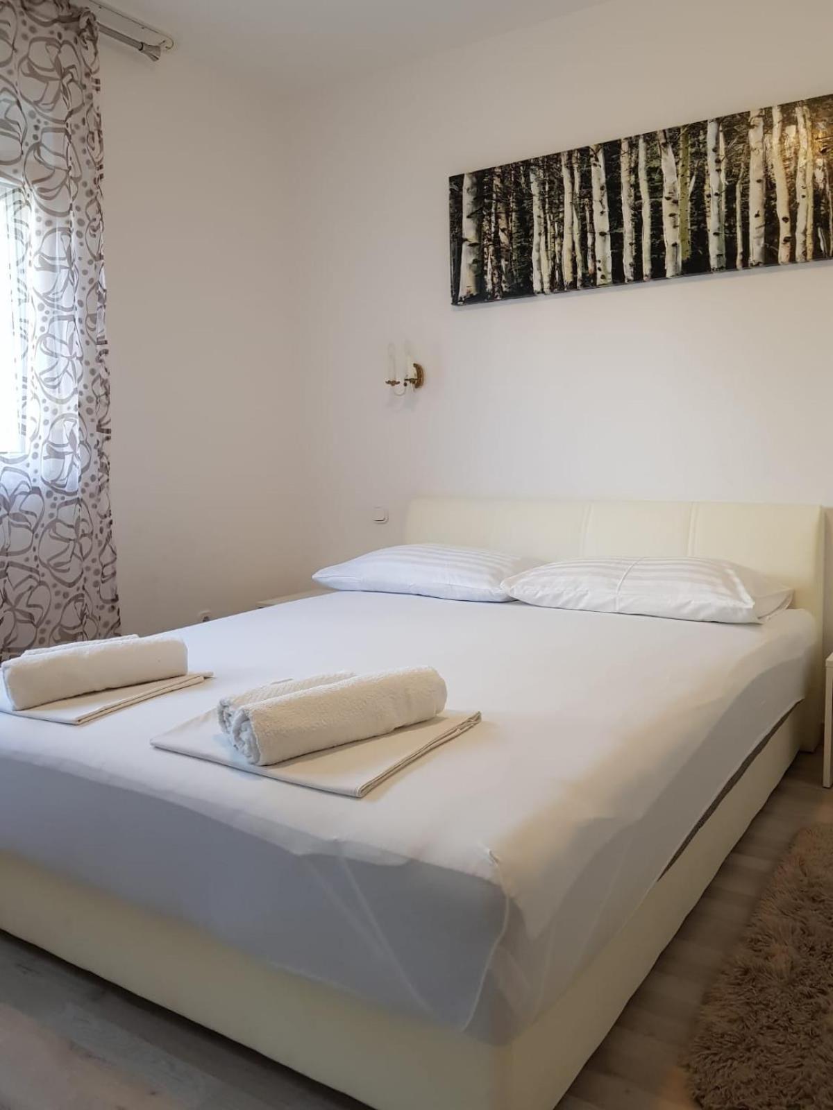 Apartmani Jureta 오크루그고른지 외부 사진